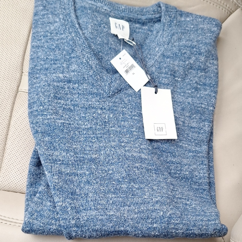 GAP Men's Heather Blue V-Neck Sweater